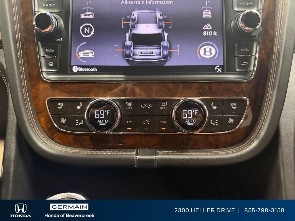 Used 2018 Porcelain Metallic Bentley W12 image 23