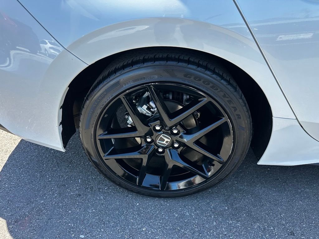 Used 2024  Honda Sport image 12