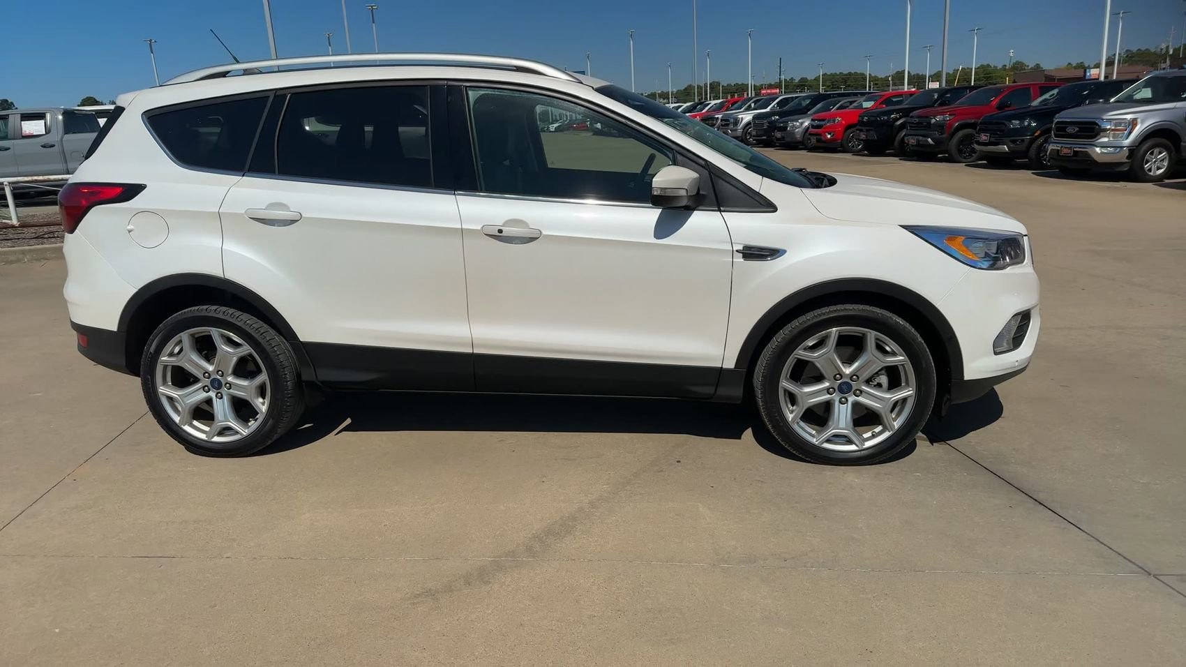 2019 Ford Escape Titanium photo 2