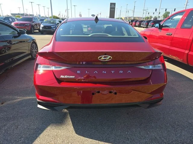 Used 2023 Ultimate Red Hyundai SEL image 3