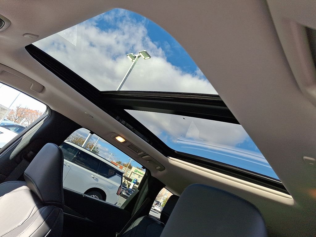 New 2026 RADIANT WHITE INFINITI Luxe AWD image 11