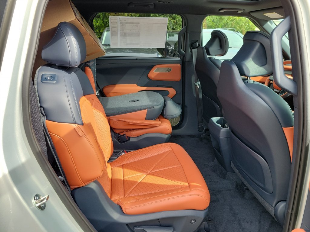 New 2027 Ivory Silver Kia SX image 12
