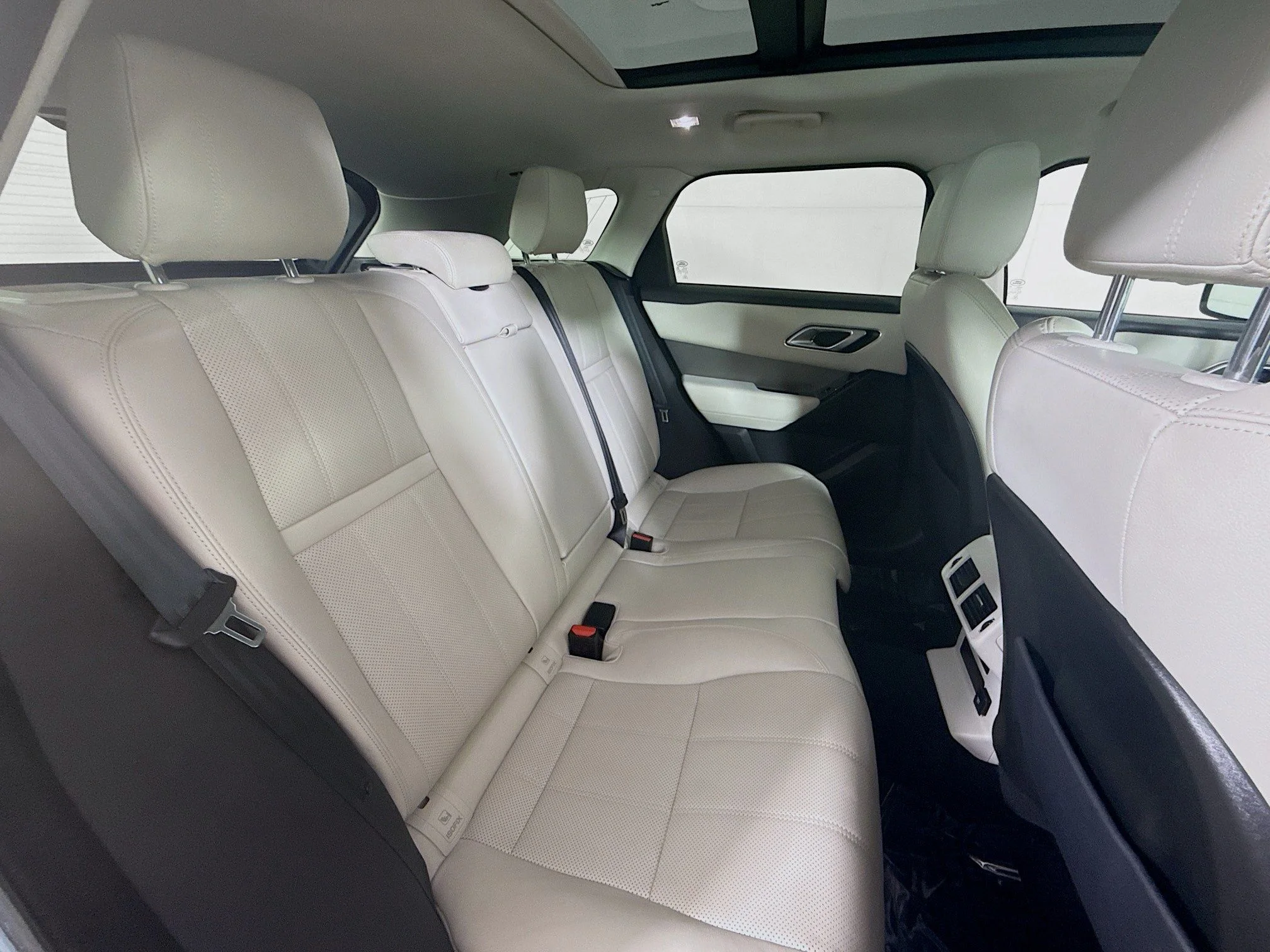 Used 2020 White Land Rover S image 27
