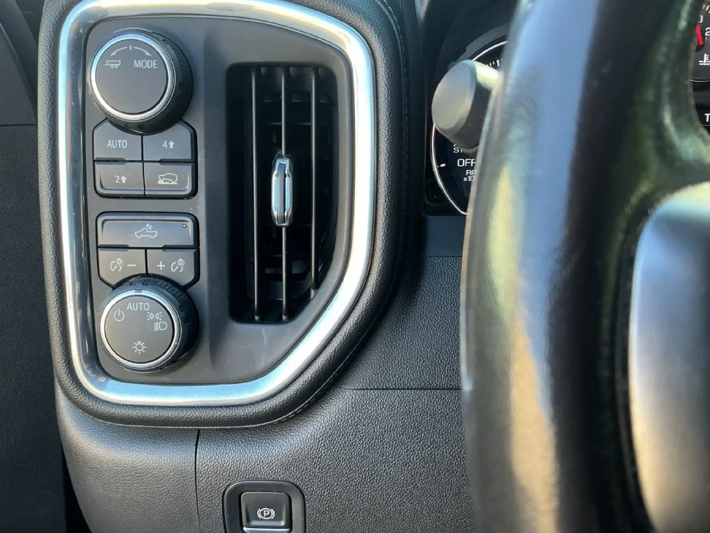 Used 2020 SHADOW GRAY METALLIC Chevrolet LT image 19