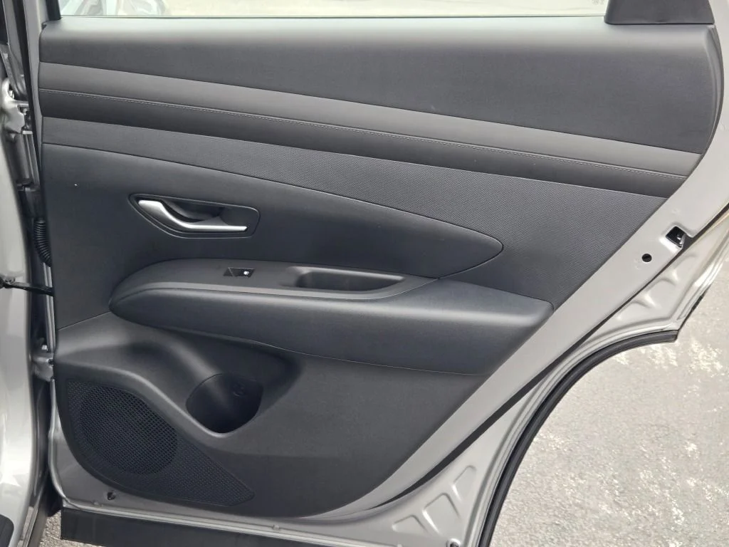 New 2026 Shimmering Silver Hyundai Blue SE image 9