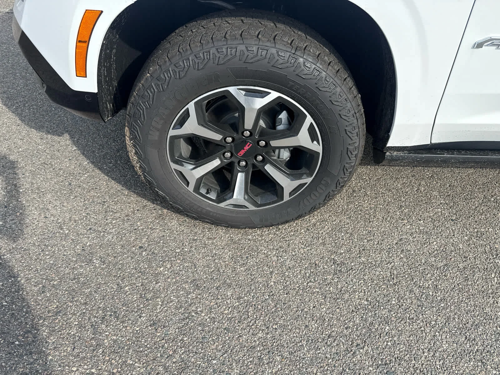 New 2026 Summit White GMC AT4 image 9