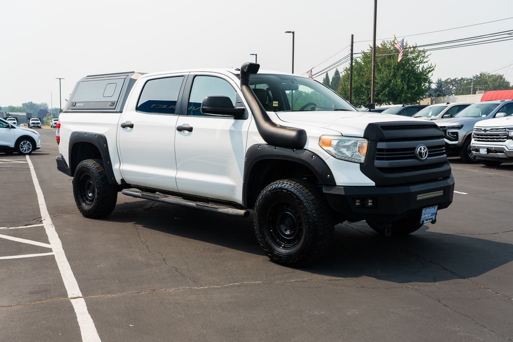 Used 2014 Super White Toyota SR5 image 6