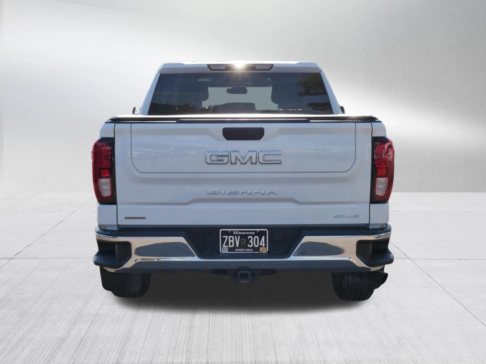 Used 2022 Summit White GMC SLE image 3