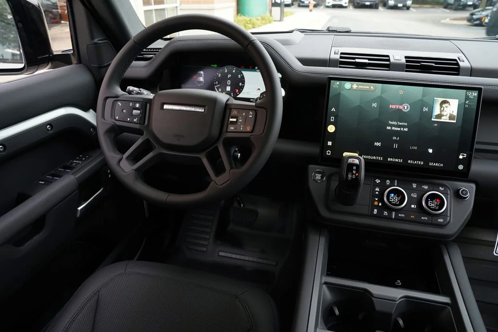 New 2026 Fuji White Land Rover X-Dynamic SE image 15