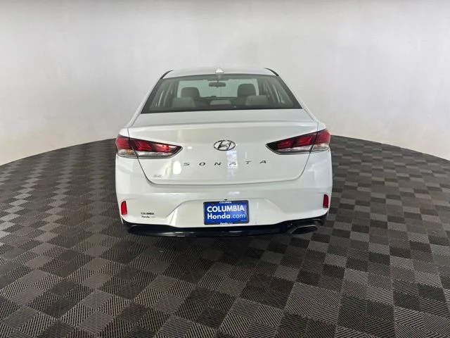 Used 2019 White Hyundai SE image 7