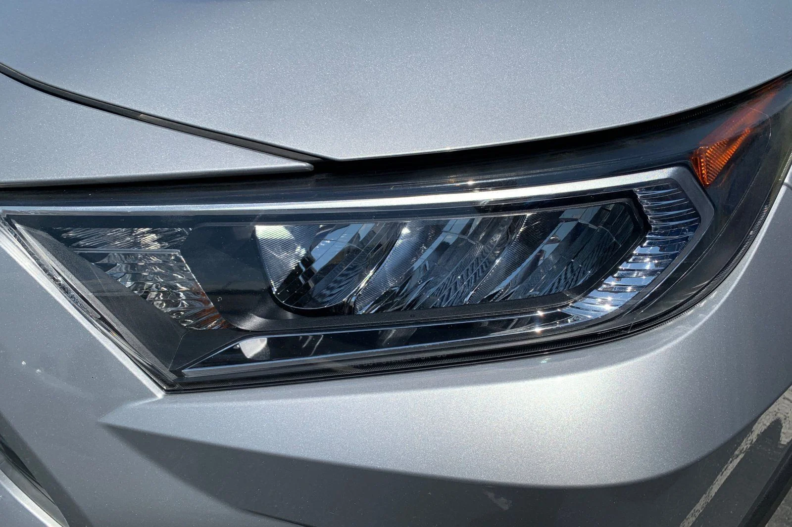 Used 2019 Silver Toyota XLE image 7