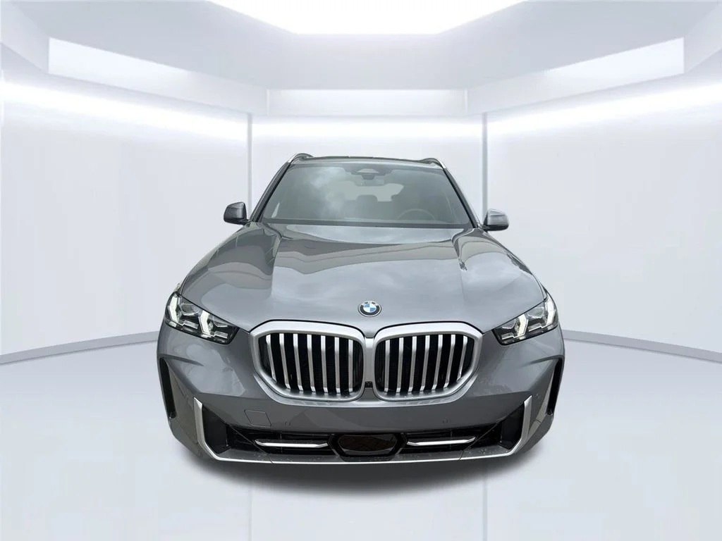 New 2026 Skyscraper Grey Metallic BMW sDrive40i image 2
