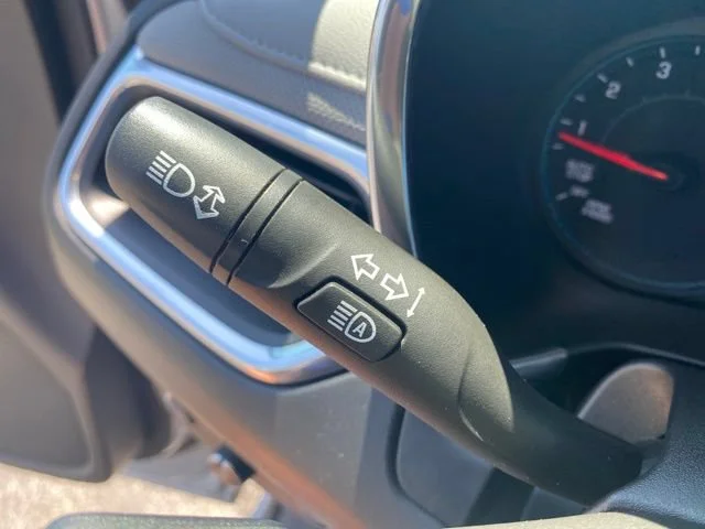 Used 2019 SILVER ICE METALLIC Chevrolet Premier image 21