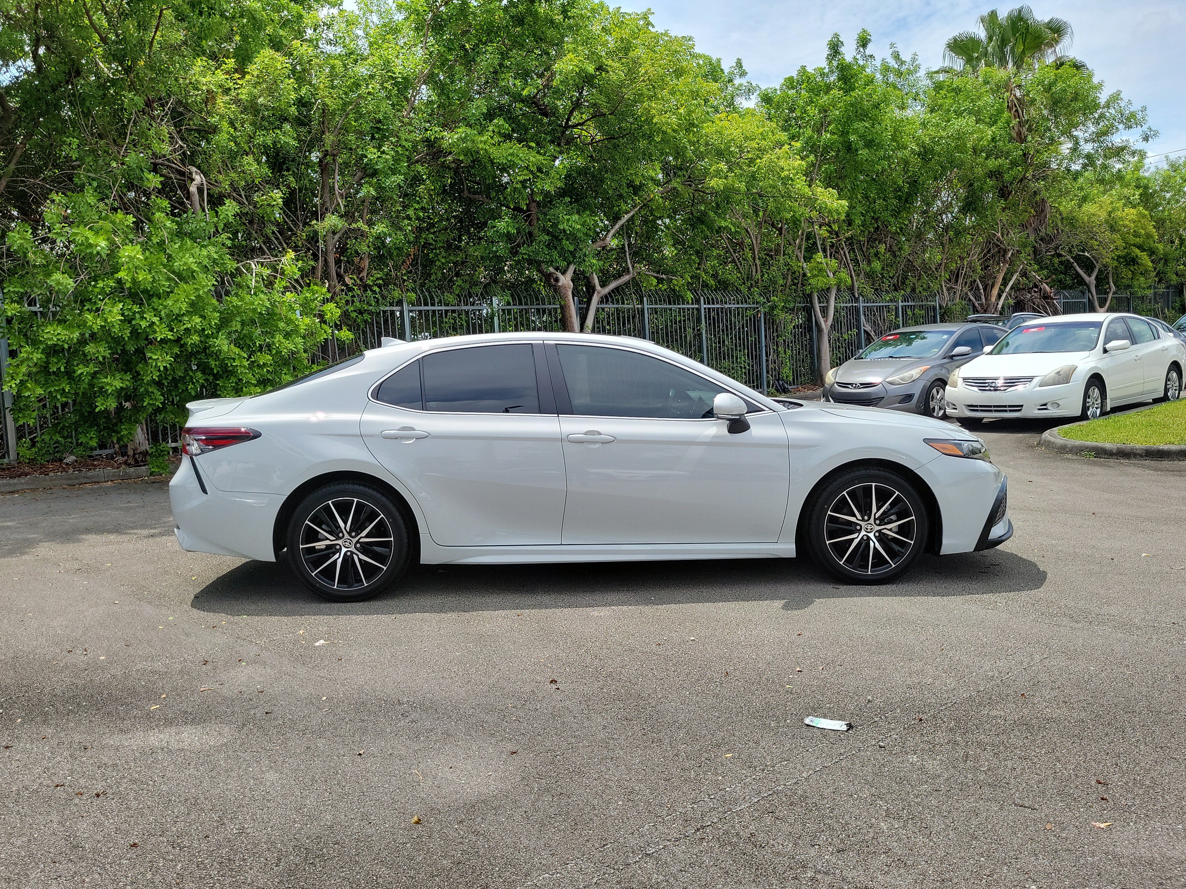 Used 2024 Ice Toyota SE image 4