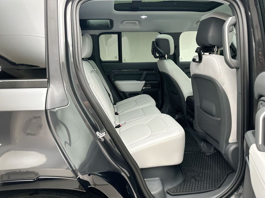 New 2026 Carpathian Grey Prem Met Land Rover X-Dynamic SE image 7