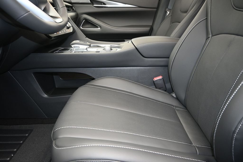 New 2027 MINERAL BLACK INFINITI Luxe FWD image 13