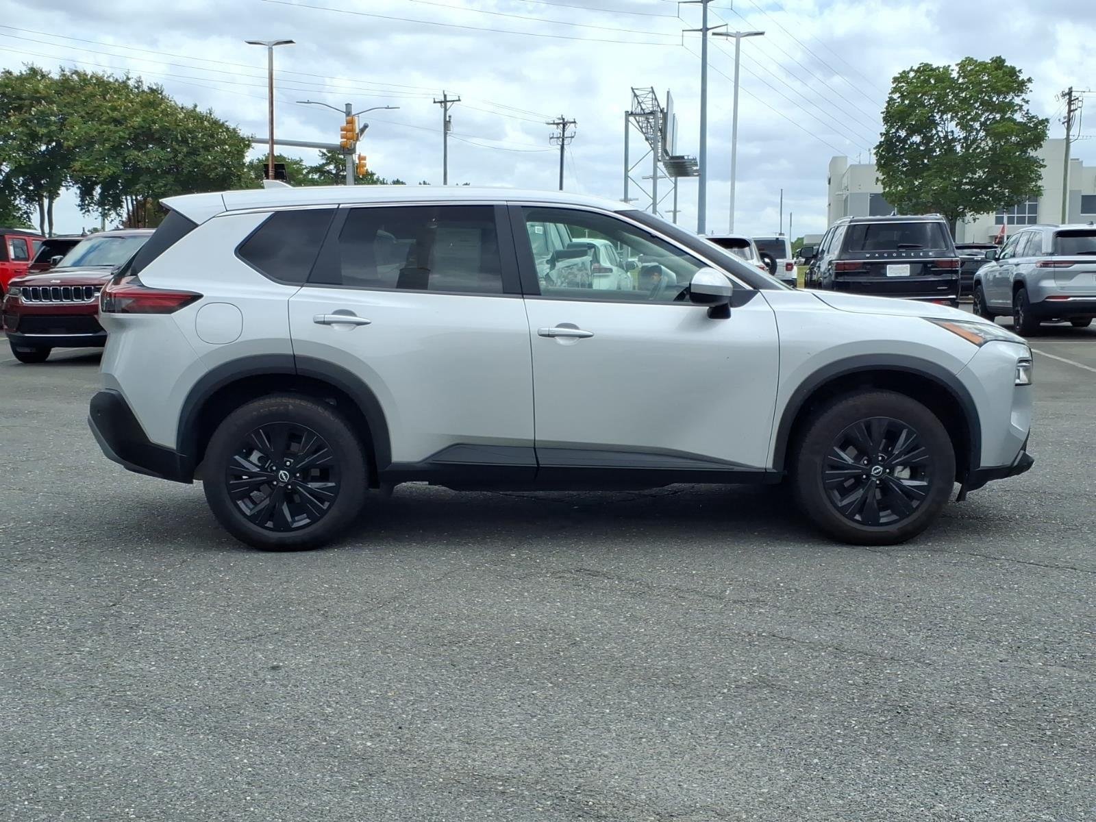 Used 2023 Brilliant Silver Metallic Nissan SV image 9
