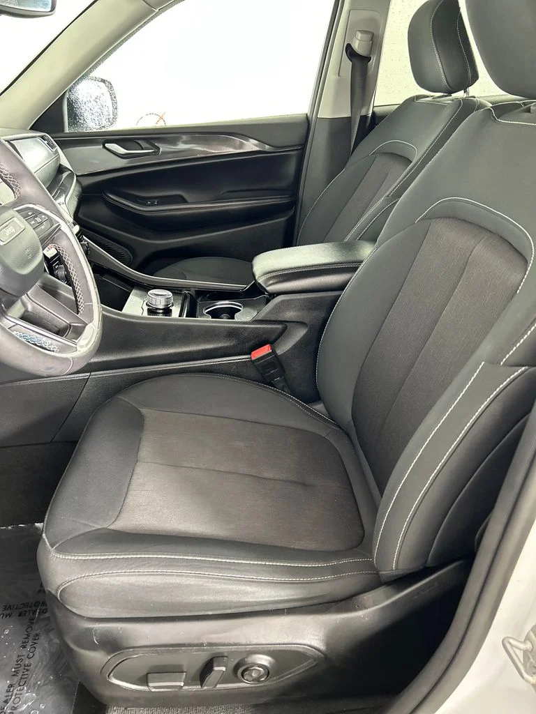 Used 2023 White Jeep Laredo image 12