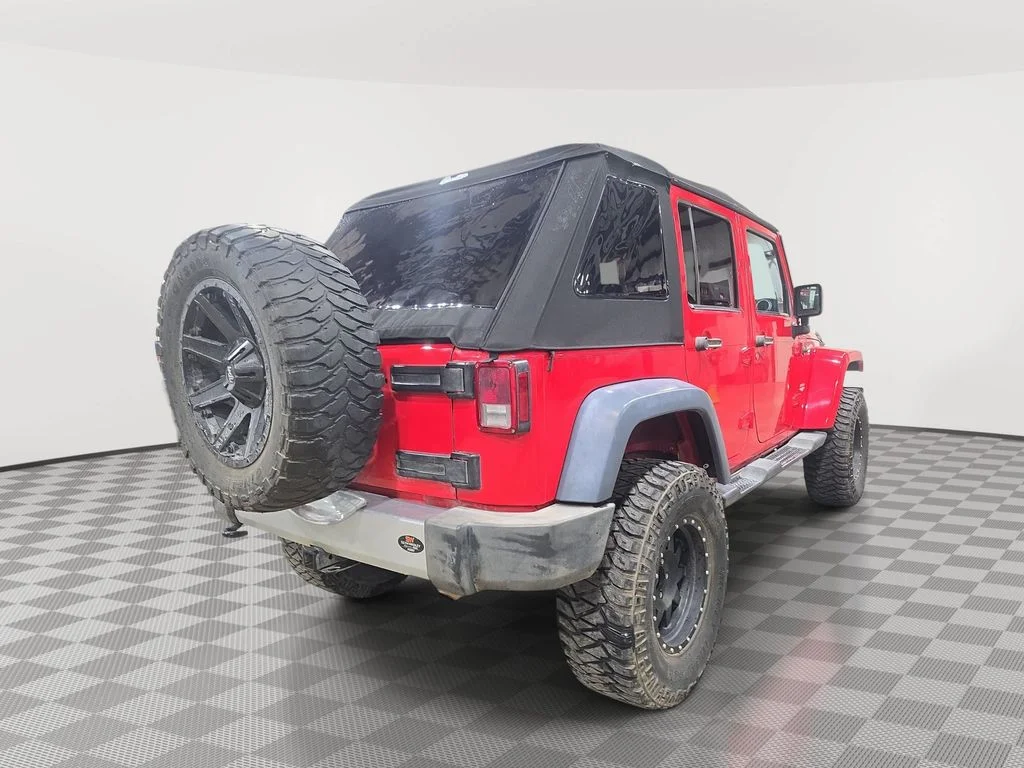 Used 2015 Red Jeep Sahara image 41