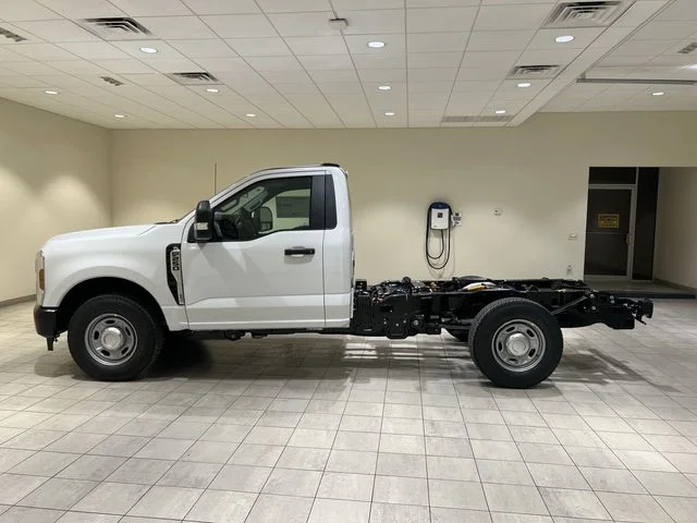 New 2026 Oxford White Ford F-250® XL image 27