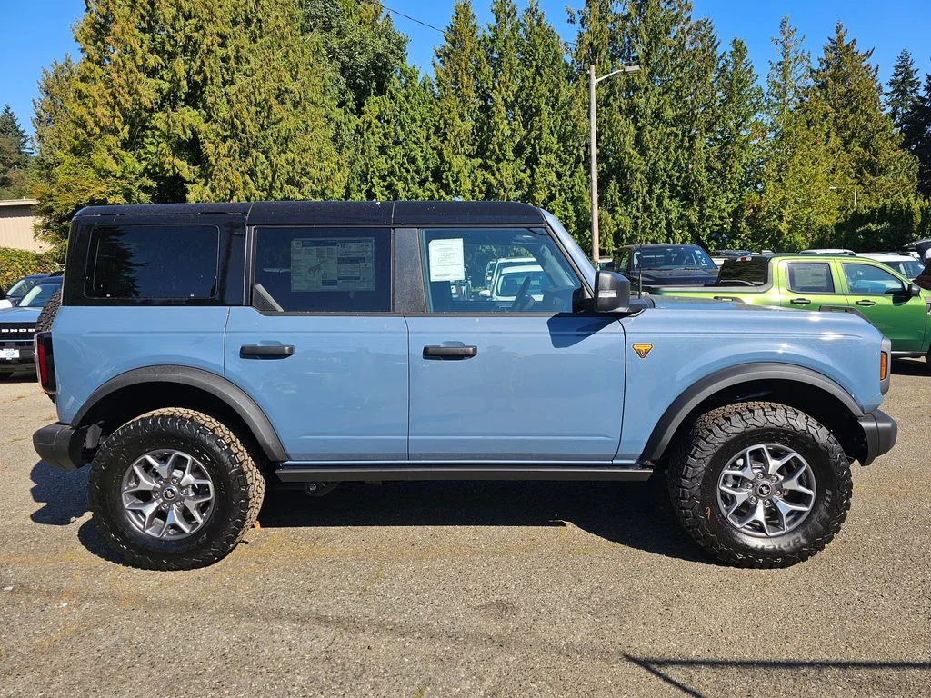 New 2025 Azure Gray Metallic Tri-Coat Ford Badlands® image 8