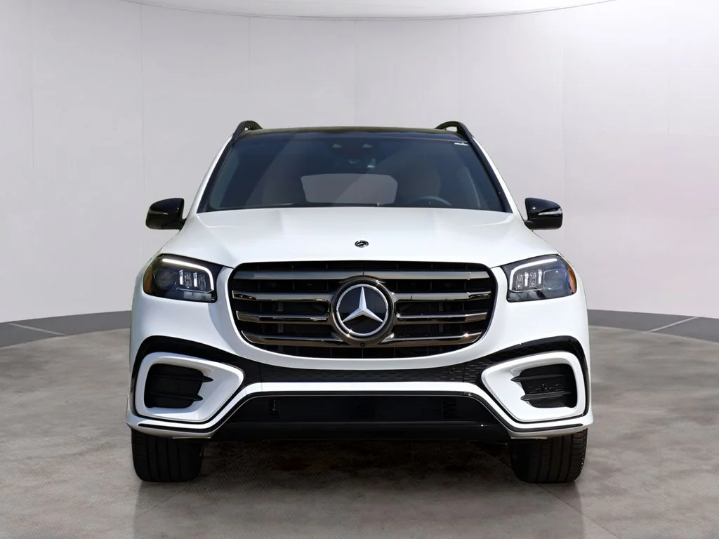 New 2026 MANUFAKTUR Moonlight White Metallic Mercedes-Benz GLS 450 image 2