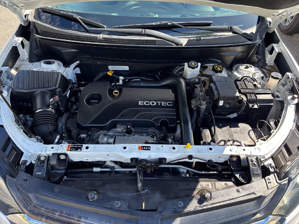 Used 2020 White Chevrolet LS image 23