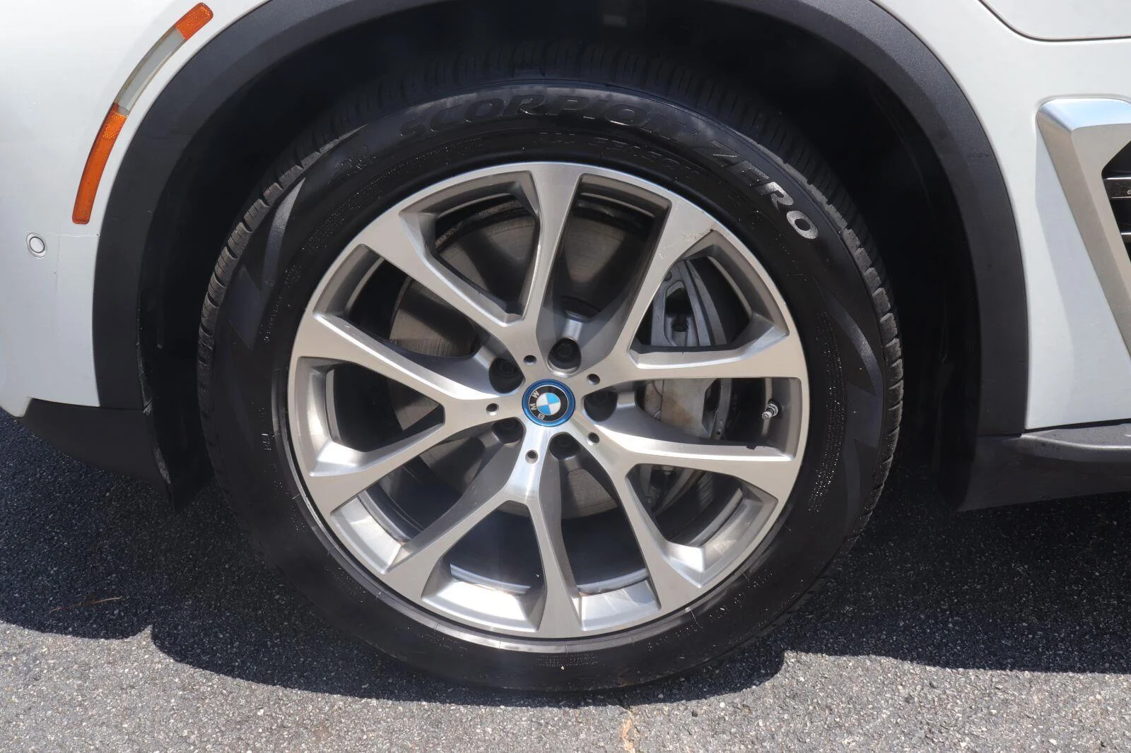 Used 2024 Alpine White BMW xDrive50e image 47