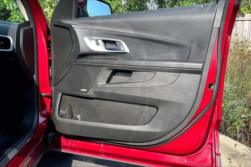 Used 2017 Red Chevrolet LT image 24