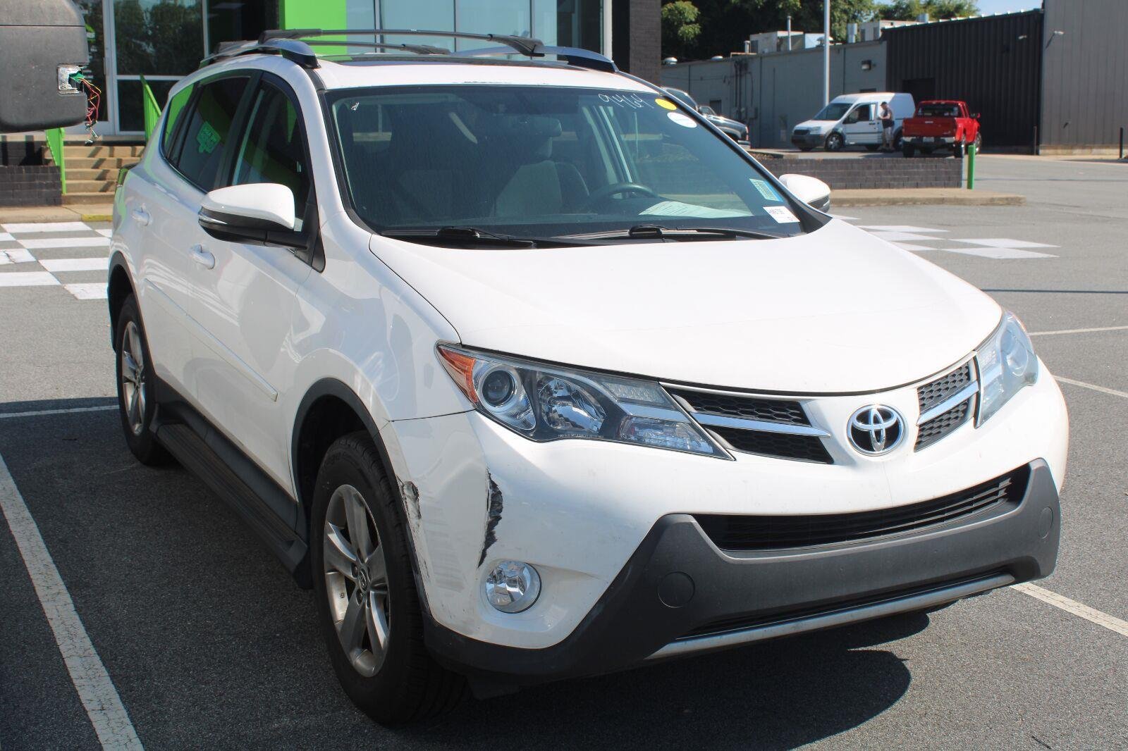 Used 2015 Super White Toyota XLE image 3