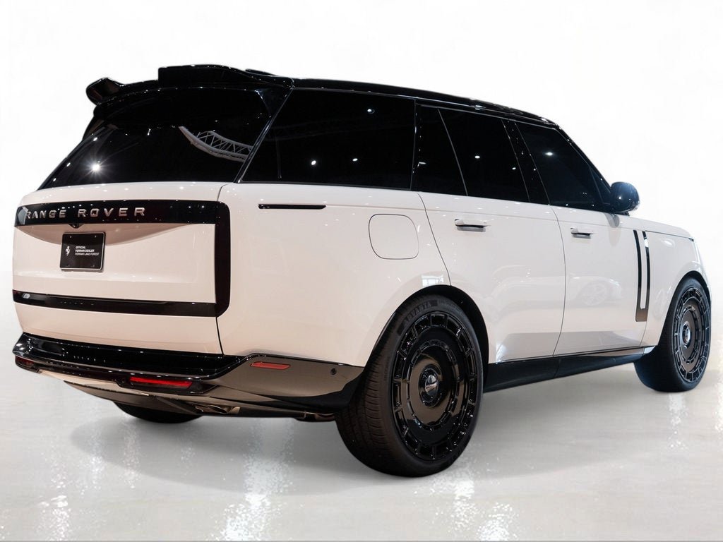 Used 2025 Fuji White Land Rover SE image 10