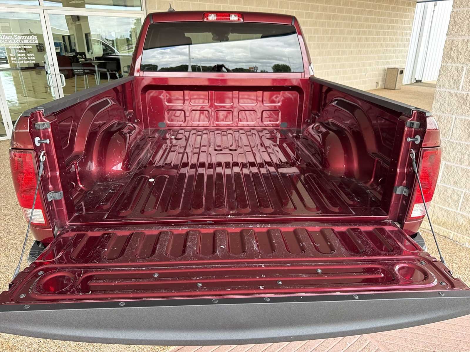 Used 2024 Delmonico Red Pearlcoat Ram Tradesman image 26