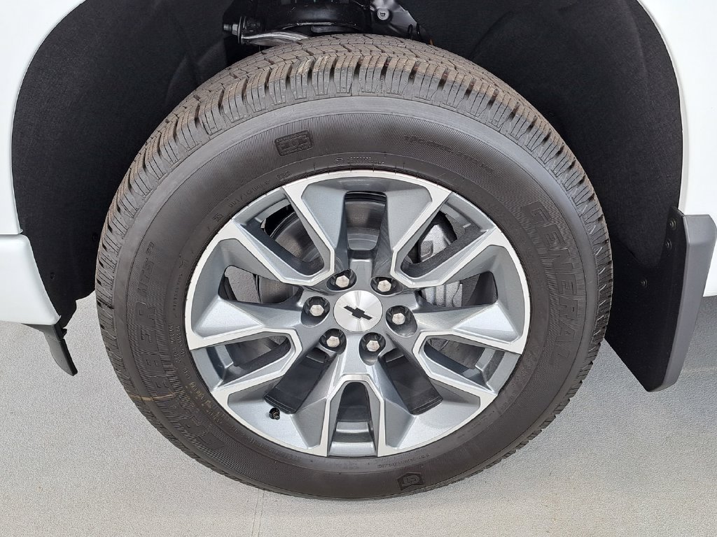 2026 Chevrolet Silverado 1500 RST Crew Cab Pickup Slide 15