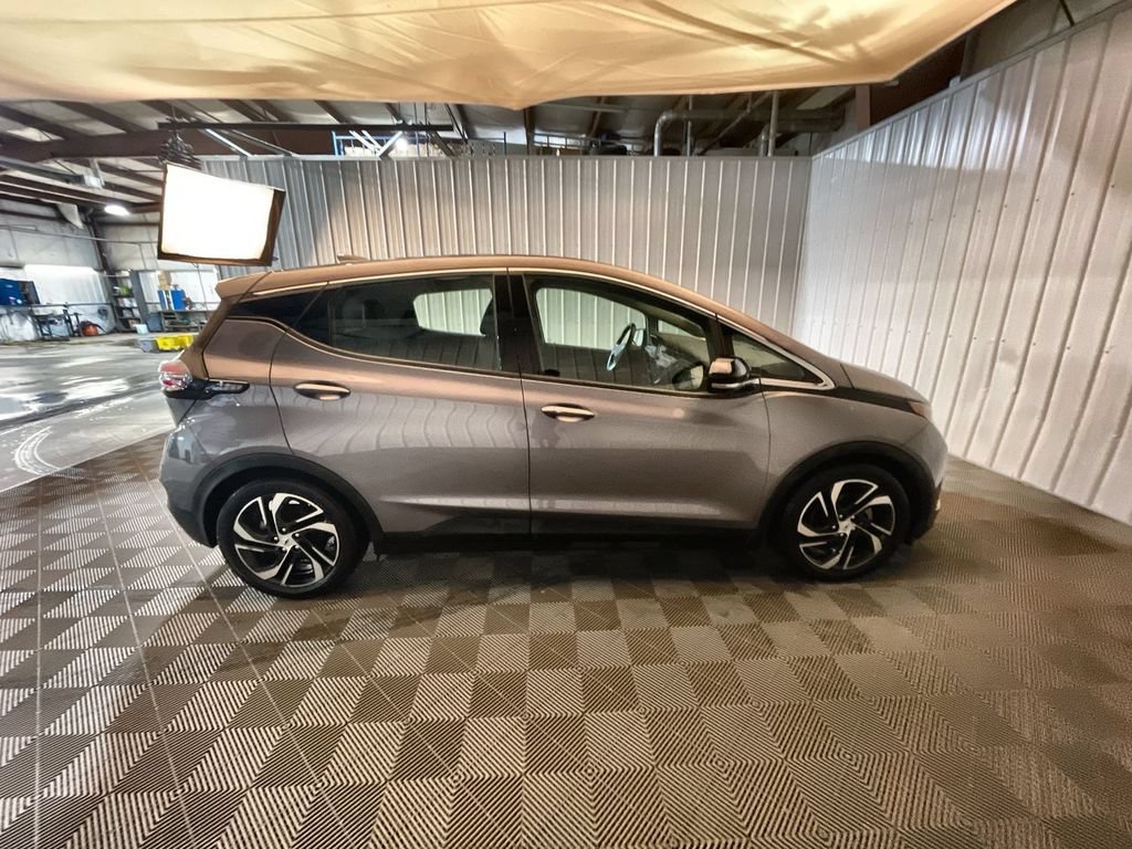 Used 2022 GRAY GHOST METALLIC Chevrolet 2LT image 9