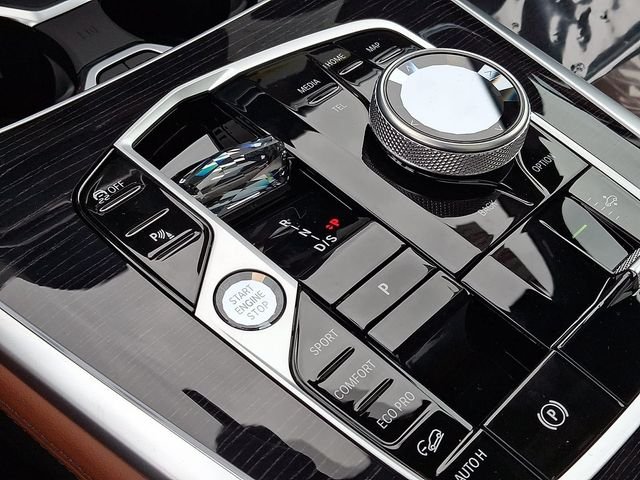 New 2027 Brooklyn Grey Metallic BMW xDrive40i image 13