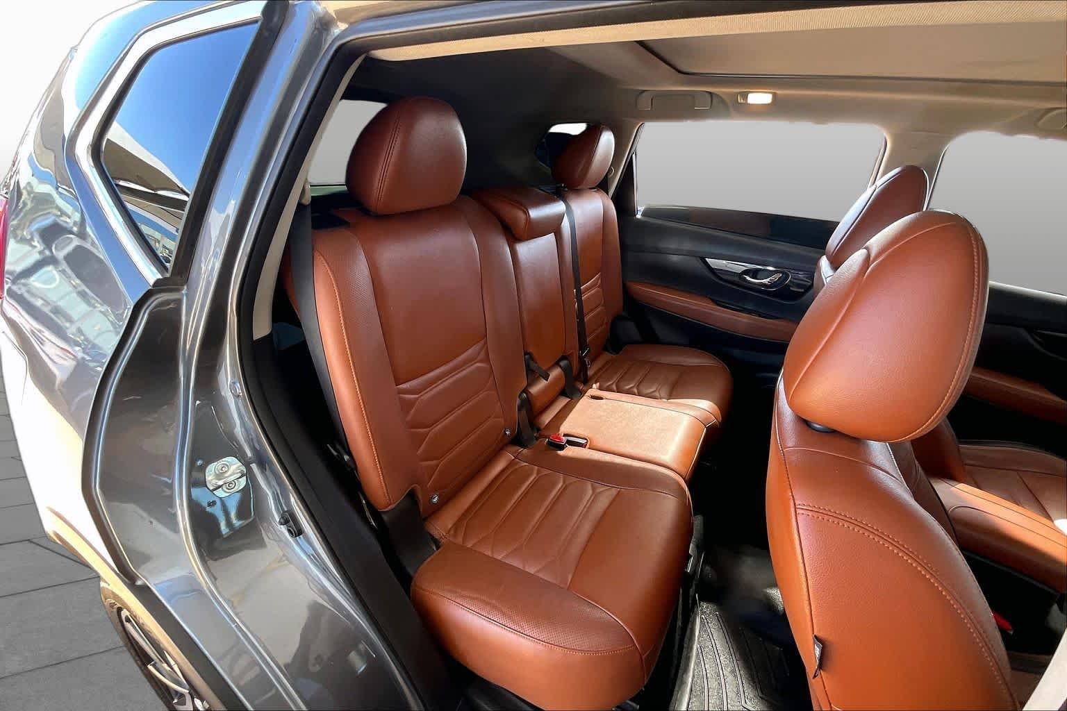 Used 2017 Gun Metallic Nissan SL image 17