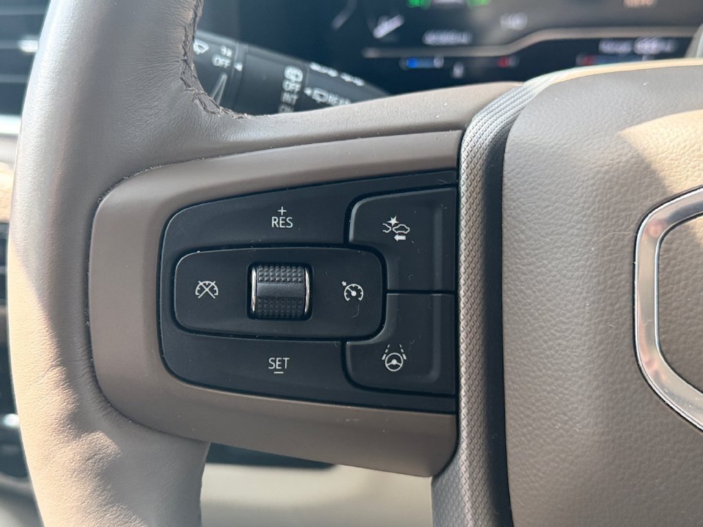 Used 2024 White GMC Denali image 25
