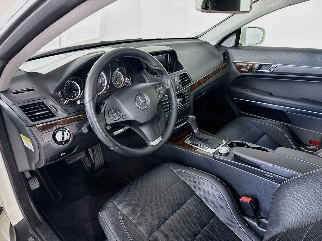 Used 2010  Mercedes-Benz E 350 image 4