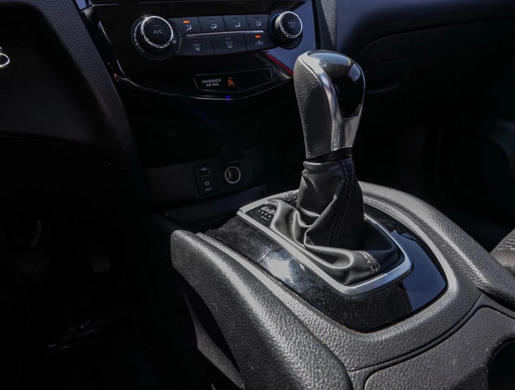 Used 2018 Red Nissan S image 28