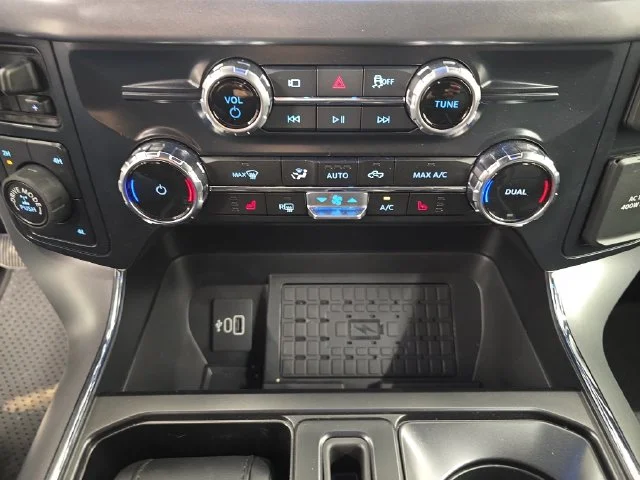 New 2026 Agate Black Metallic Ford XLT image 28