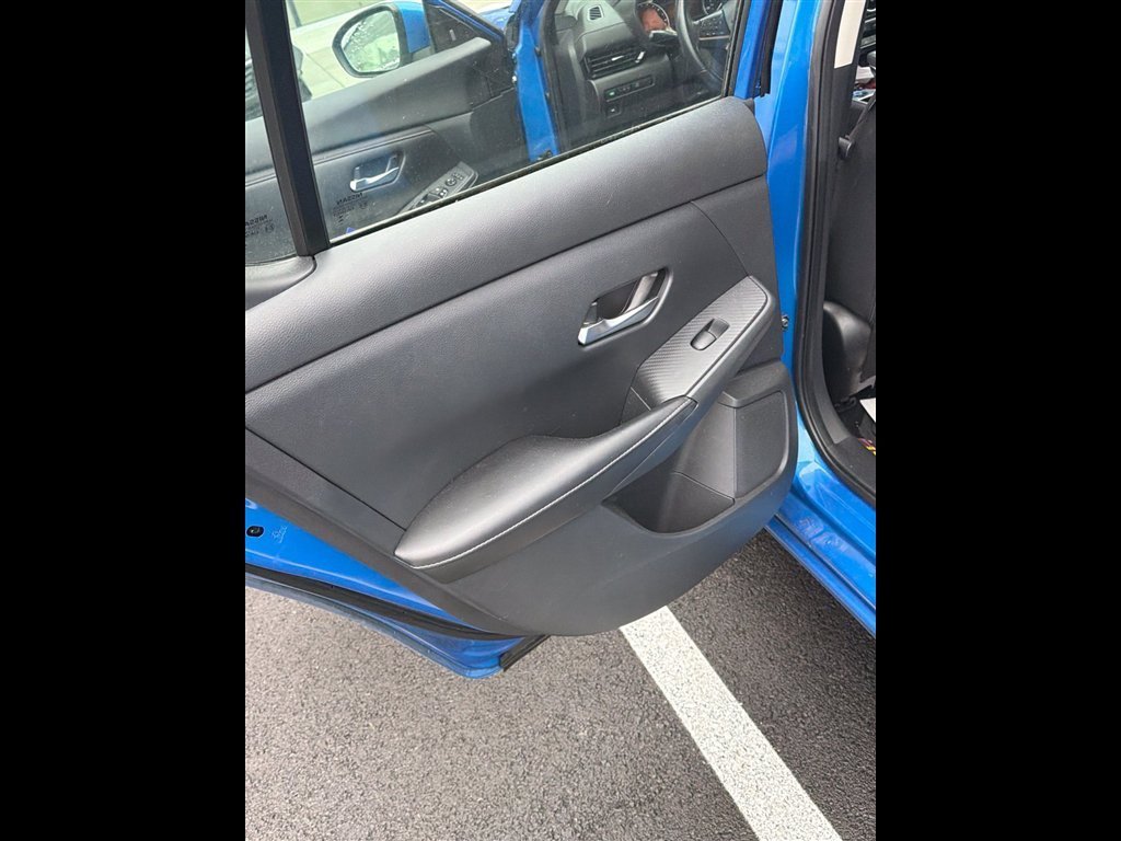 Used 2022 Blue Nissan SV image 8