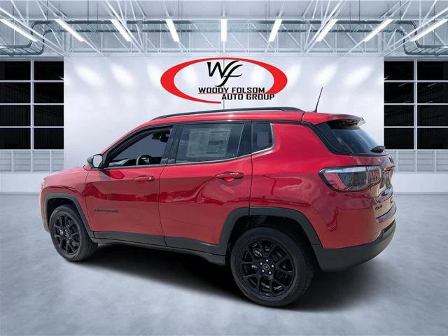 New 2026 Red Hot Pearl-Coat Exterior Paint Jeep Latitude image 5