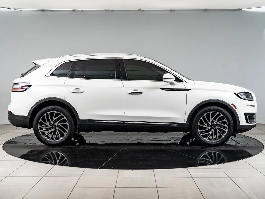 Used 2020 Pristine White Lincoln Reserve image 11