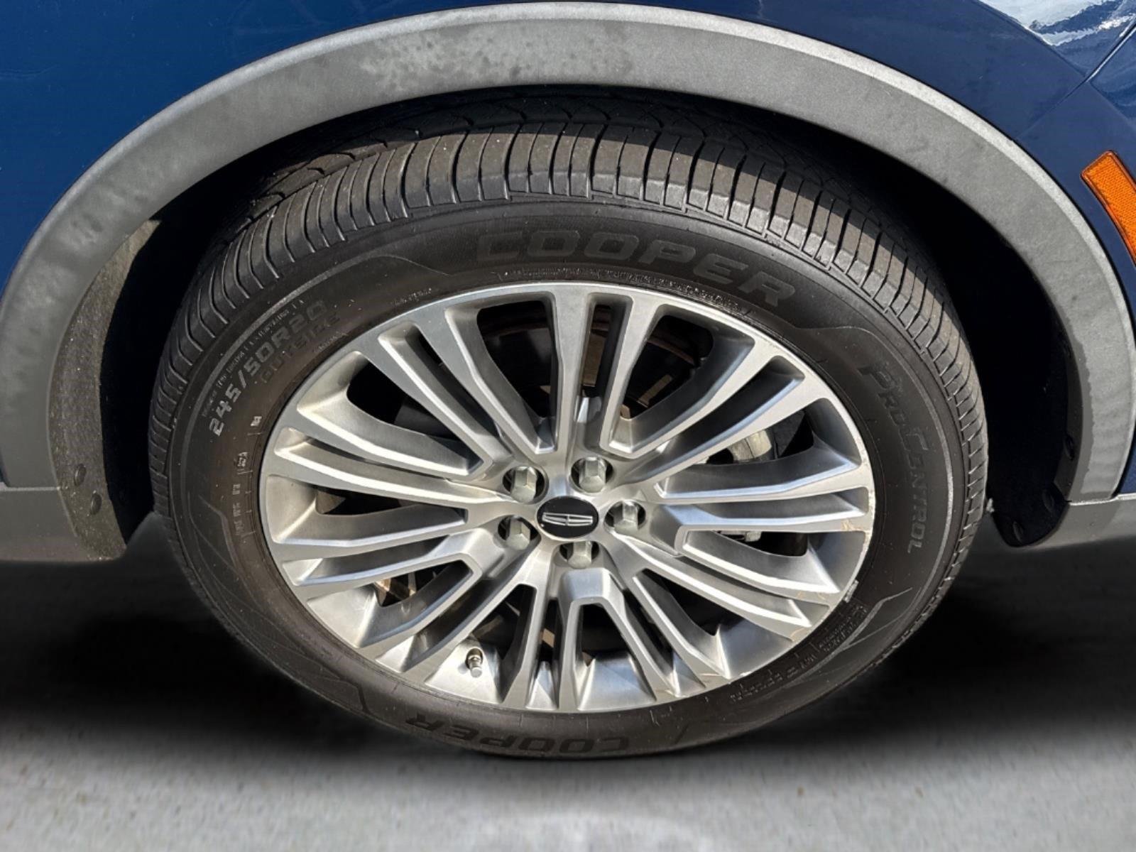 Used 2018 Blue Diamond Metallic Lincoln Reserve image 22