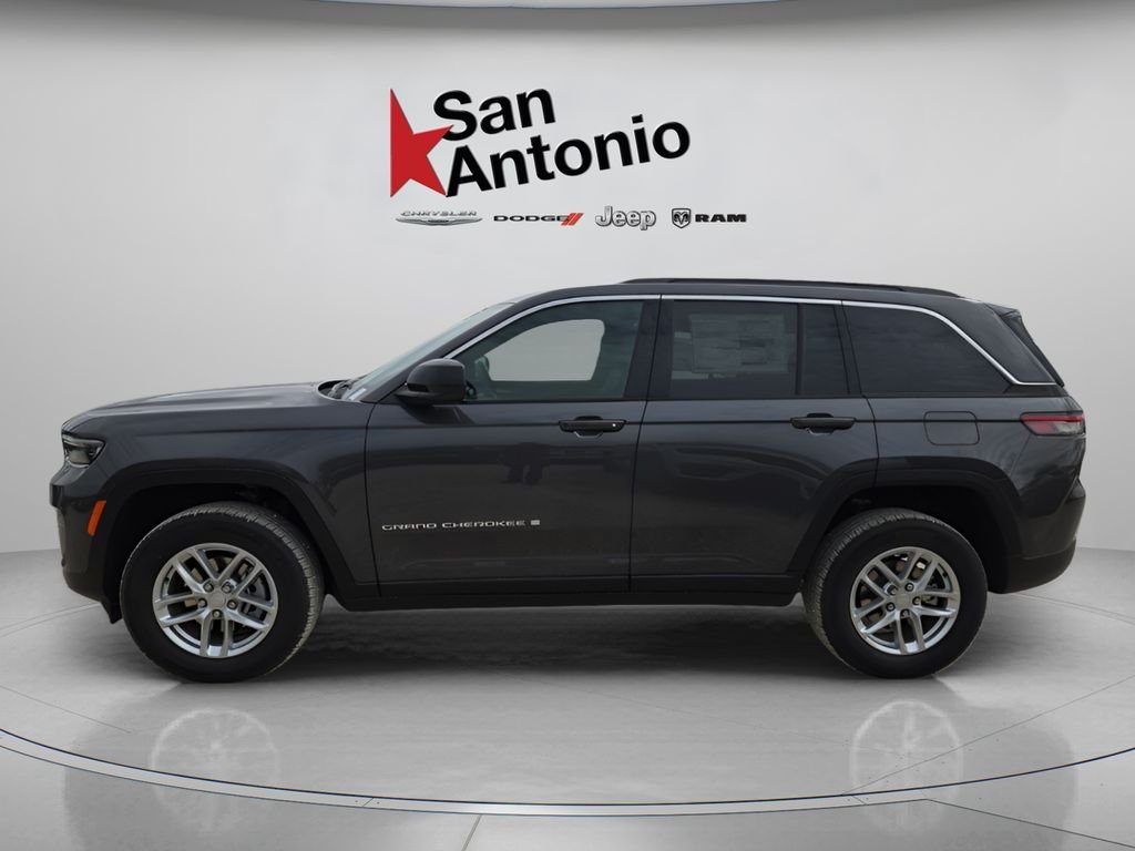 New 2025 Baltic Gray Metallic Clear-Coat Exterior Paint Jeep Laredo X image 8