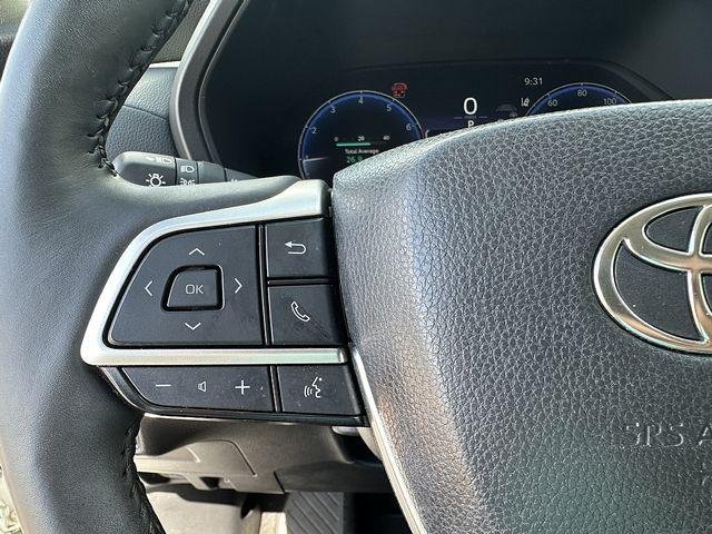 Certified Used 2024 WIND CHILL PEARL Toyota  image 28
