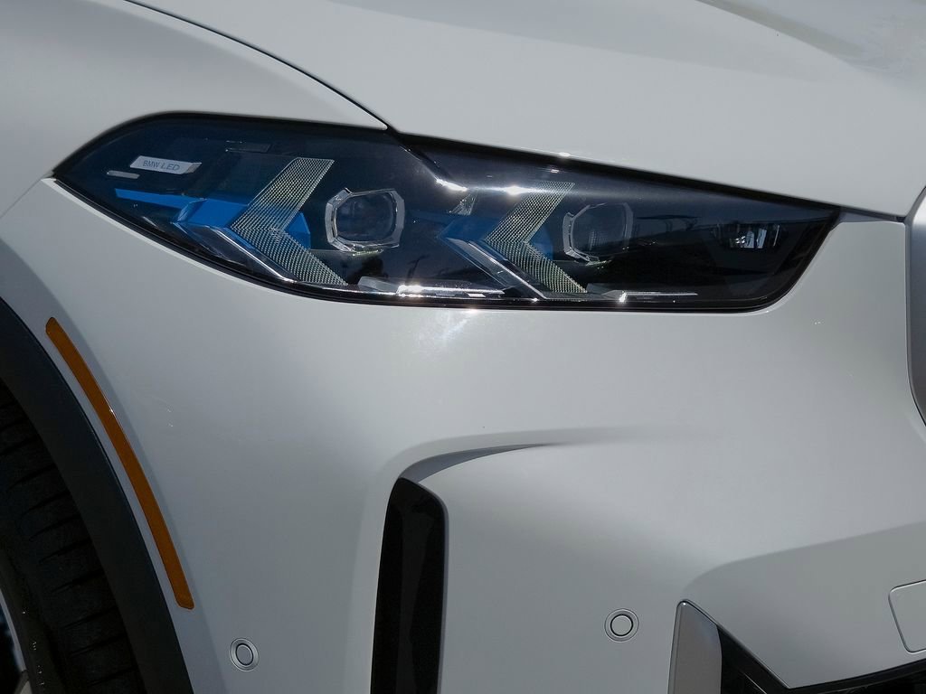 Used 2026 Alpine White BMW sDrive40i image 6