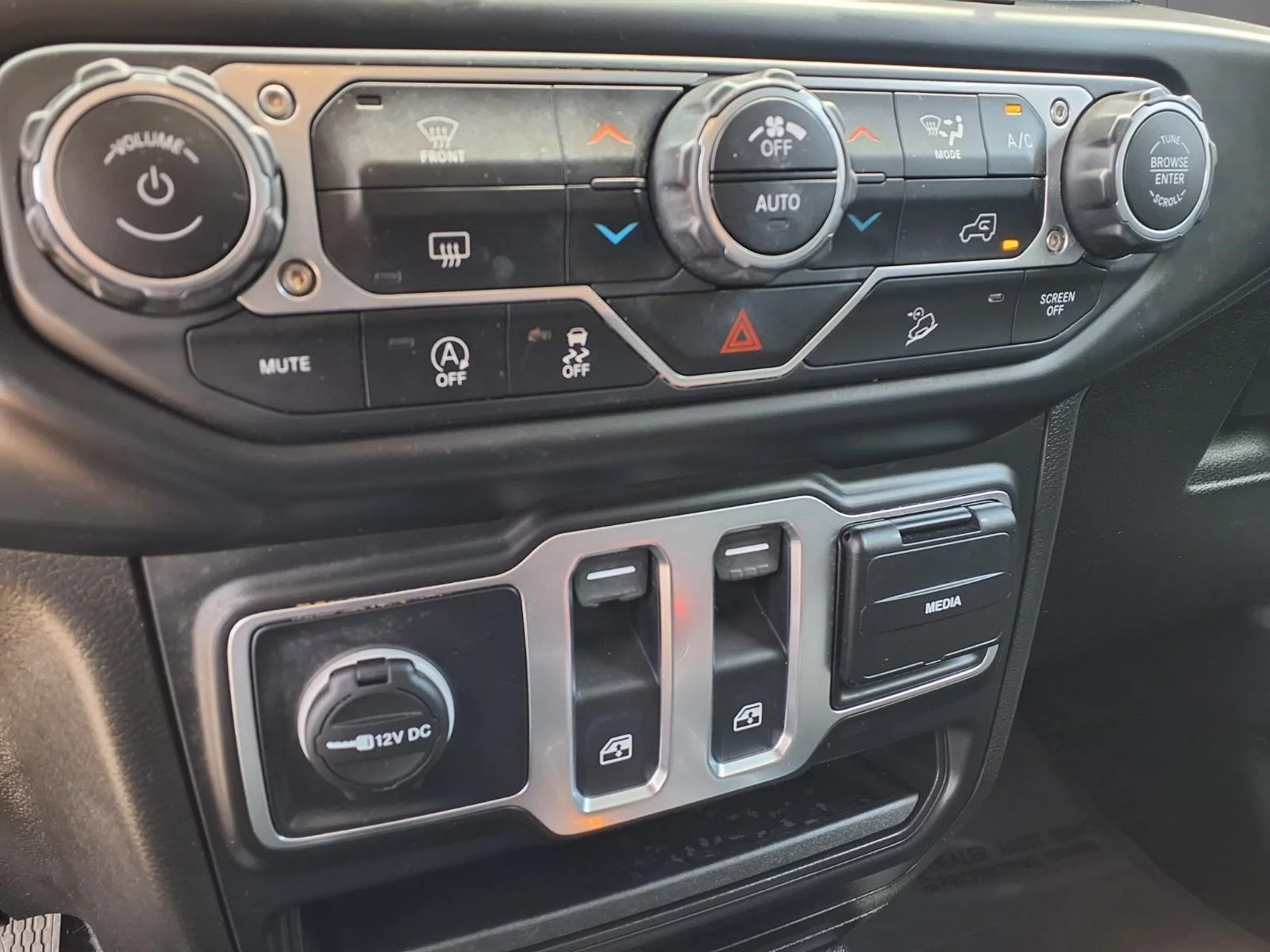 Used 2020 White Jeep Sport S image 20