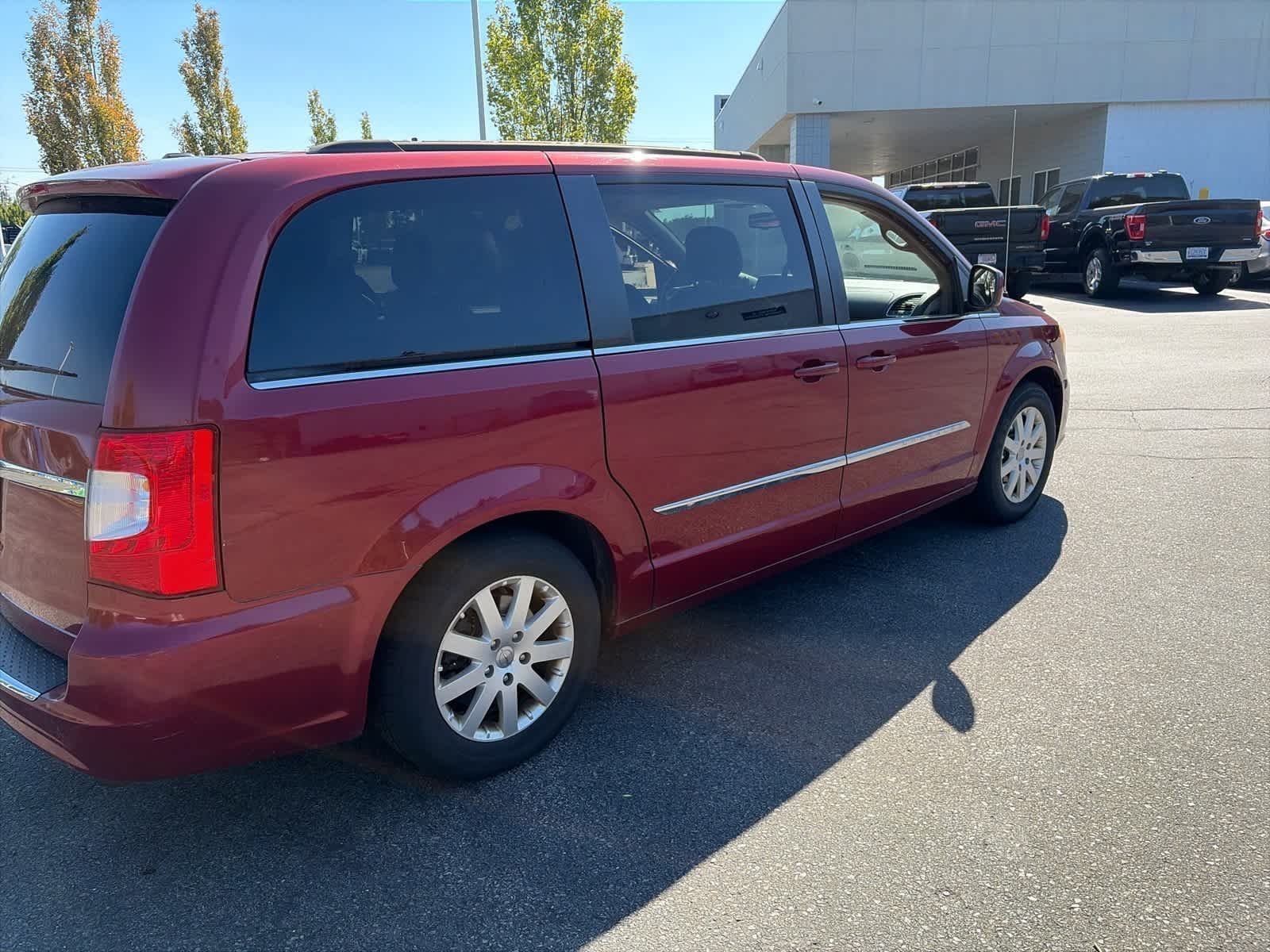 Used 2014 Deep Cherry Red Crystal Pearlcoat Chrysler Touring image 7