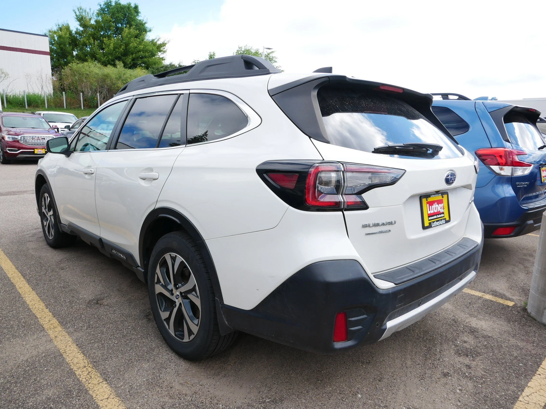Used 2020 Crystal White Pearl Subaru Limited image 3